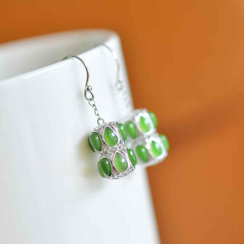 【Nama】Anting-anting Giok Hetian Bertatahkan Perak S925  【Nomor Barang】12639#  【Spesifikasi】Batu Mentah: 3*5 cm (Termasuk ongkos kirim dan pajak)