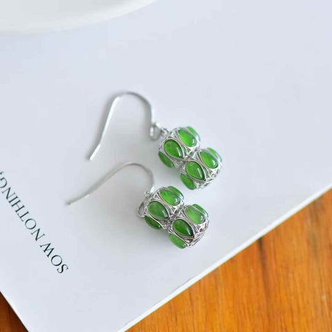 【Nama】Anting-anting Giok Hetian Bertatahkan Perak S925  【Nomor Barang】12639#  【Spesifikasi】Batu Mentah: 3*5 cm (Termasuk ongkos kirim dan pajak)