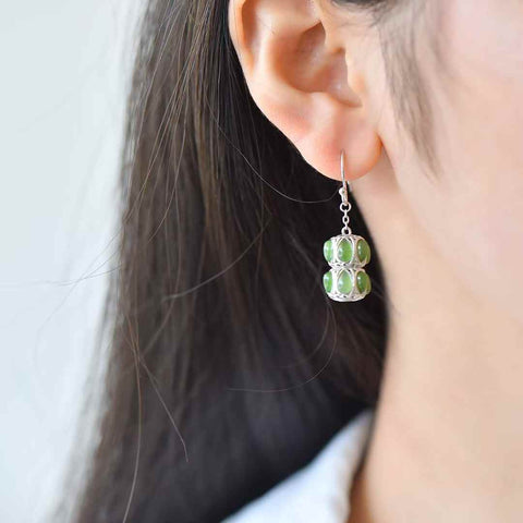 【Nama】Anting-anting Giok Hetian Bertatahkan Perak S925  【Nomor Barang】12639#  【Spesifikasi】Batu Mentah: 3*5 cm (Termasuk ongkos kirim dan pajak)