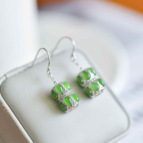 【Nama】Anting-anting Giok Hetian Bertatahkan Perak S925  【Nomor Barang】12639#  【Spesifikasi】Batu Mentah: 3*5 cm (Termasuk ongkos kirim dan pajak)
