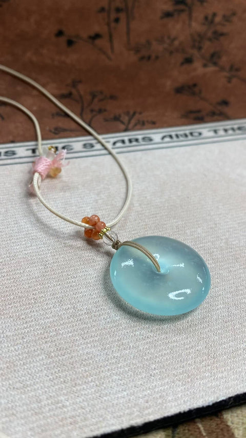 Gesper pengaman: Giok Xiuyan yang indah—biru langit dan biru laut dalam, dimensi: 26,6 x 6,6 mm, termasuk ongkos kirim dan pajak.