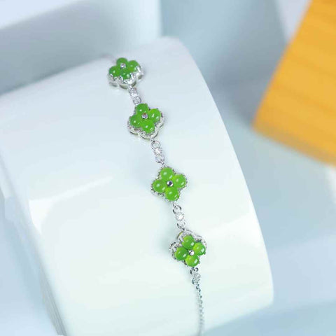 15909# Gelang perak S925 bertatahkan giok Hetian nefrit berbentuk daun semanggi empat helai (batu lepas: 3*3) termasuk ongkos kirim dan pajak.