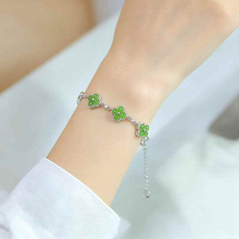 15909# Gelang perak S925 bertatahkan giok Hetian nefrit berbentuk daun semanggi empat helai (batu lepas: 3*3) termasuk ongkos kirim dan pajak.