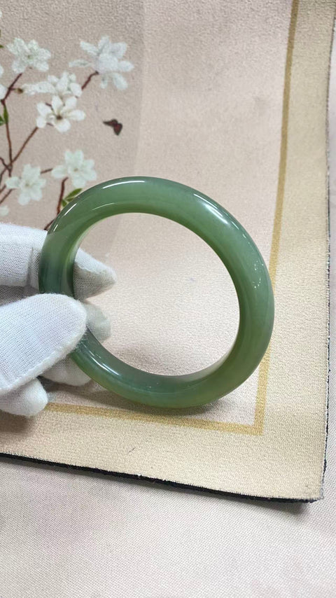 Gelang giok biru Xiuyan yang indah, diameter dalam: 58mm, lebar tepi: 11mm, termasuk ongkos kirim dan pajak.