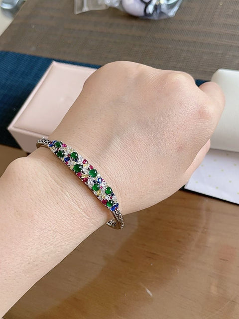 Gelang giok alami, material tambang lama, warna hijau zamrud, terdiri dari 8 batu cabochon, indah dan bergaya, ketebalan batu permata 3mm, sudah termasuk ongkos kirim dan pajak.