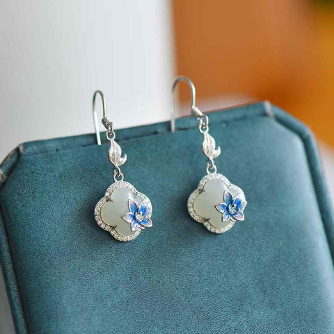 Anting-anting Daun Semanggi Empat Hetian Bertatahkan Giok Hetian 8480#s925 (Batu Mentah): 10*10 mm, termasuk ongkos kirim dan pajak.