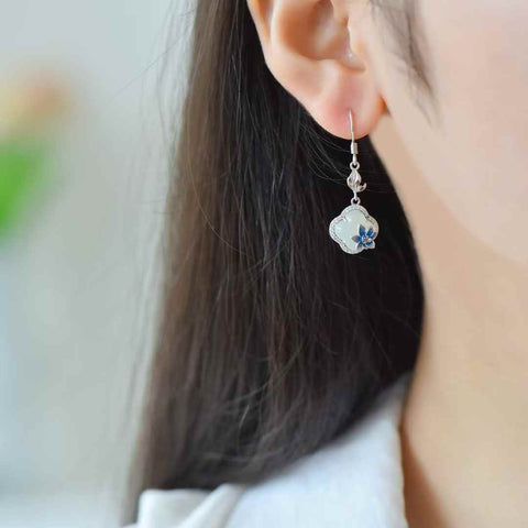 Anting-anting Daun Semanggi Empat Hetian Bertatahkan Giok Hetian 8480#s925 (Batu Mentah): 10*10 mm, termasuk ongkos kirim dan pajak.