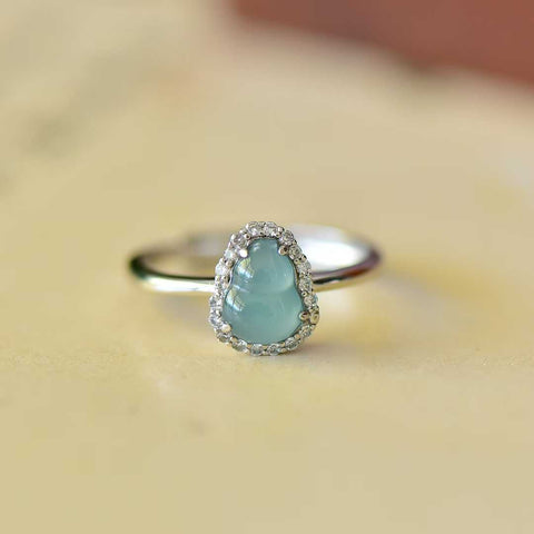 Cincin zirkon berbentuk labu bertatahkan giok perak 31015#925. Desainnya baru dan modis, gioknya hangat dan lembut, dan efek pemakaiannya menarik perhatian. Spesifikasi giok: (6*8). Termasuk ongkos kirim dan pajak.