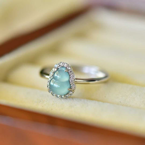 Cincin zirkon berbentuk labu bertatahkan giok perak 31015#925. Desainnya baru dan modis, gioknya hangat dan lembut, dan efek pemakaiannya menarik perhatian. Spesifikasi giok: (6*8). Termasuk ongkos kirim dan pajak.