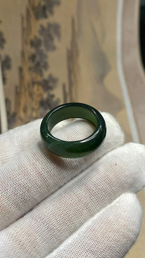 Cincin: Cincin giok Xiuyan yang indah, diameter dalam 19mm, termasuk ongkos kirim dan pajak.