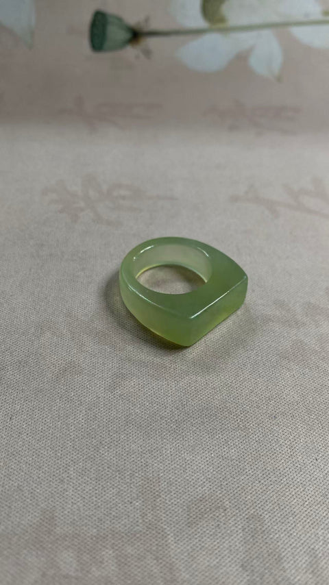 Cincin: Cincin giok Xiuyan hijau es yang indah, diameter dalam: 18mm, termasuk ongkos kirim dan pajak.