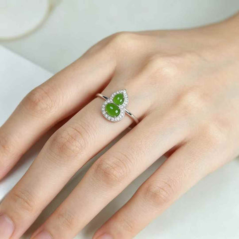 11259# Cincin perak S925 bertatahkan batu permata giok Hetian berbentuk labu: 4*6 cm (termasuk ongkos kirim dan pajak)