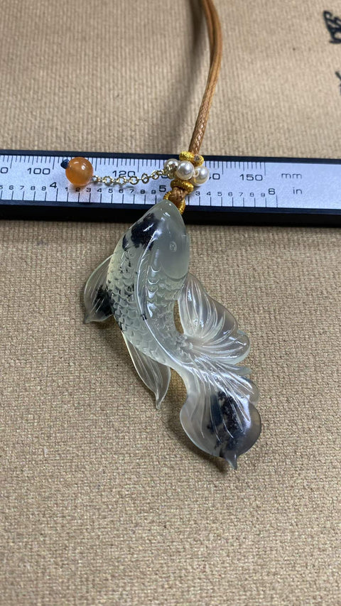 Berusaha Meraih Keunggulan: Liontin Lukisan Tinta Es Giok Xiuyan yang Indah - Ikan Koi - Kekayaan Berlimpah dan Keberuntungan. Spesifikasi: 57 x 32 mm, termasuk ongkos kirim dan pajak.