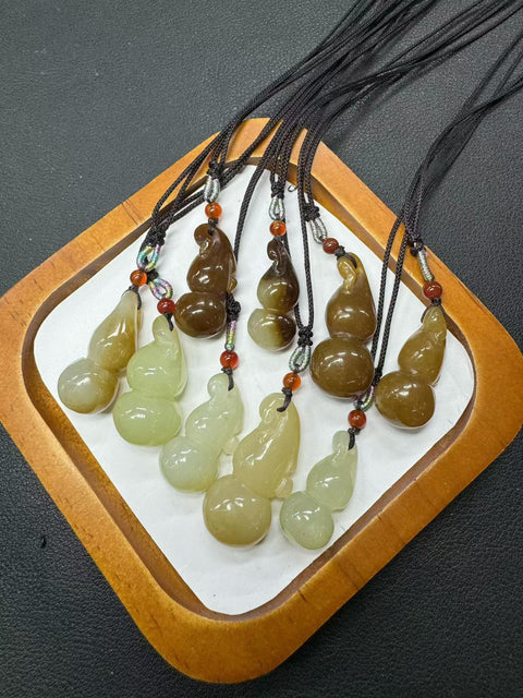 Liontin giok Hetian kecil, barang istimewa, termasuk ongkos kirim dan pajak, nomor barang