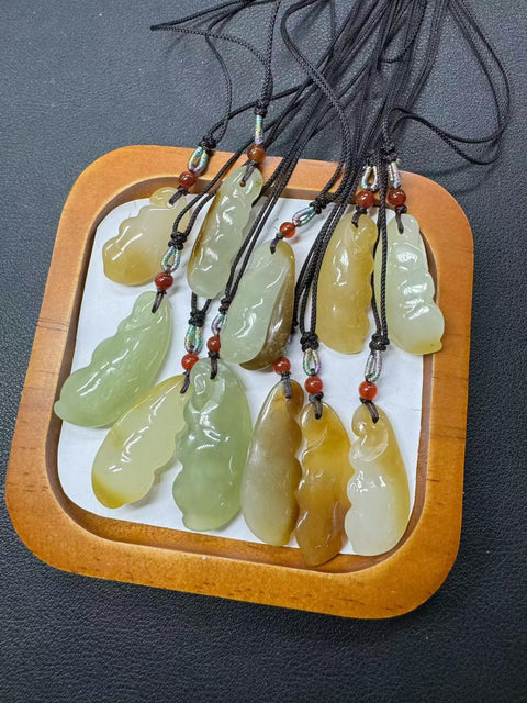 Liontin giok Hetian kecil, barang istimewa, termasuk ongkos kirim dan pajak, nomor barang