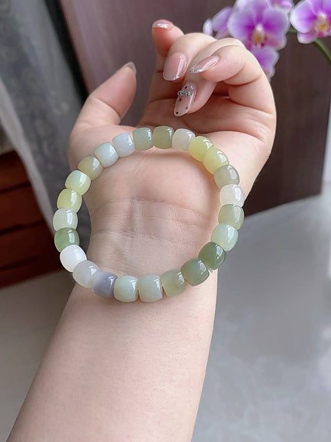 Gelang giok Hetian alami, terbuat dari material tambang lama, dengan tekstur yang halus dan hangat. Desain sederhana dan elegan, pilihan terbaik untuk musim panas. Warna-warna cerah. Ukuran: 9 x 9 mm. Termasuk ongkos kirim dan pajak.