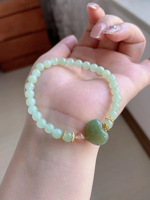 Gelang giok Hetian alami ini berkualitas sangat baik dan memiliki ukiran yang indah. Desain hati dapat dikenakan sebagai liontin. Diameternya 6mm dan harga sudah termasuk ongkos kirim dan pajak.