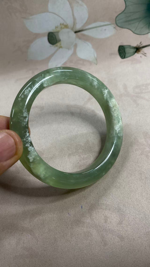 Gelang giok Xiuyan yang indah, hijau es dengan zamrud hijau mengambang, diameter dalam: 60mm, lebar tepi: 11,6mm, termasuk ongkos kirim dan pajak.