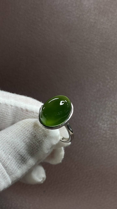 Cincin: Cincin giok Xiuyan yang indah dengan warna hijau pekat 💍, dipasang pada perak 925, ukuran dapat disesuaikan: 12 x 16 mm, termasuk ongkos kirim dan pajak.