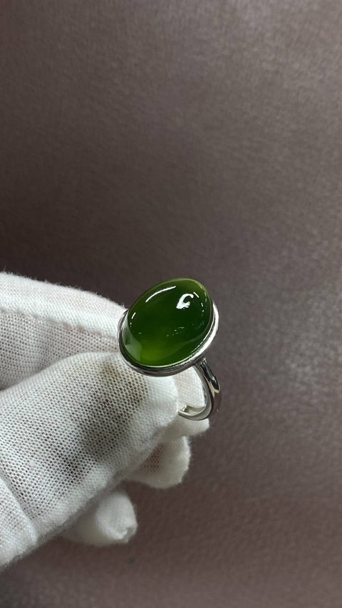 Cincin: Cincin giok Xiuyan yang indah dengan warna hijau pekat 💍, dipasang pada perak 925, ukuran dapat disesuaikan: 12 x 16 mm, termasuk ongkos kirim dan pajak.