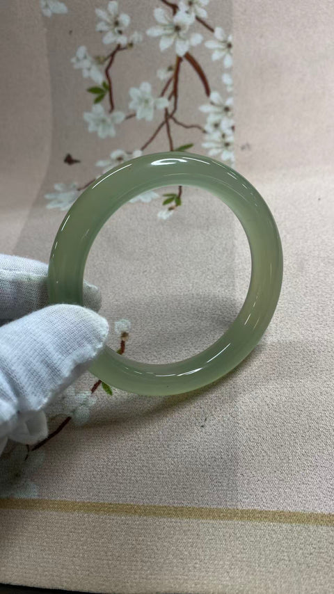 Gelang giok Xiuyan yang indah, warna hijau es, diameter dalam: 59mm, lebar tepi: 11mm, termasuk ongkos kirim dan pajak.