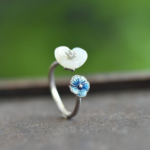 9142# Cincin perak sterling 925 bertatahkan giok Hetian bermotif bunga lima kelopak. Gioknya hangat dan lembut. Dimensi: 10*11 cm. Termasuk ongkos kirim dan pajak.