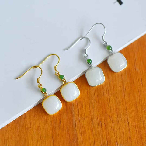 Anting-anting perak sterling S925 dengan desain kepala drum persegi giok Hetian, #8419 dan #8419-2. Dimensi batu: 10*10 cm (termasuk pengiriman dan pajak).