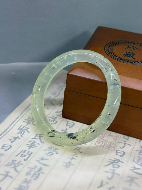 Gelang giok bening seperti tinta ✨ Perkiraan ukuran: 63,6×12×9 cm, termasuk ongkos kirim dan pajak.