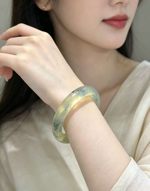 Gelang giok bening seperti tinta ✨ Perkiraan ukuran: 63,6×12×9 cm, termasuk ongkos kirim dan pajak.