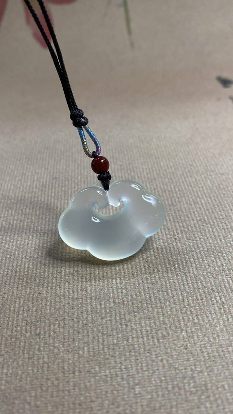Awan Keberuntungan dan Ruyi: Liontin giok Xiuyan yang indah, 30 x 23 mm, termasuk ongkos kirim dan pajak.