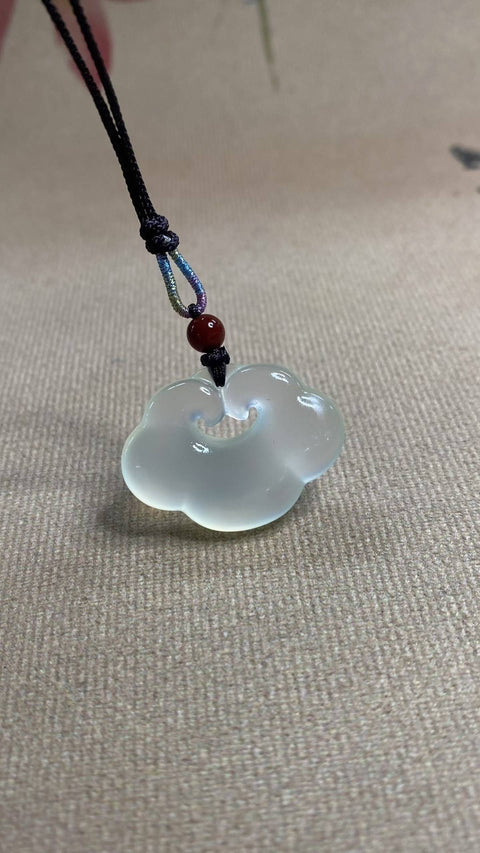 Awan Keberuntungan dan Ruyi: Liontin giok Xiuyan yang indah, 30 x 23 mm, termasuk ongkos kirim dan pajak.