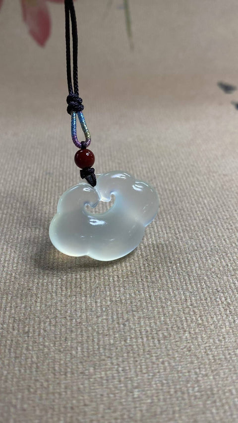 Awan Keberuntungan dan Ruyi: Liontin giok Xiuyan yang indah, 30 x 23 mm, termasuk ongkos kirim dan pajak.