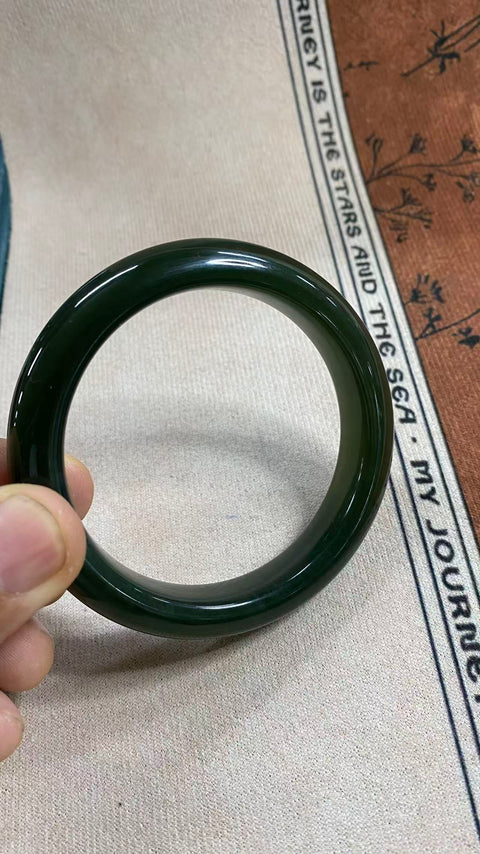 Gelang giok Xiuyan yang indah, berwarna hijau pekat dengan zamrud mengambang, diameter dalam: 60mm, lebar tepi: 12,9mm, termasuk ongkos kirim dan pajak.