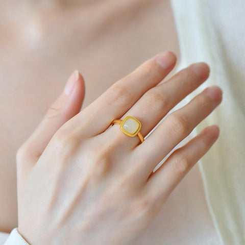 9076# Cincin perak sterling S925 dengan permukaan drum persegi giok Hetian (7 x 7 buah), termasuk ongkos kirim dan pajak.