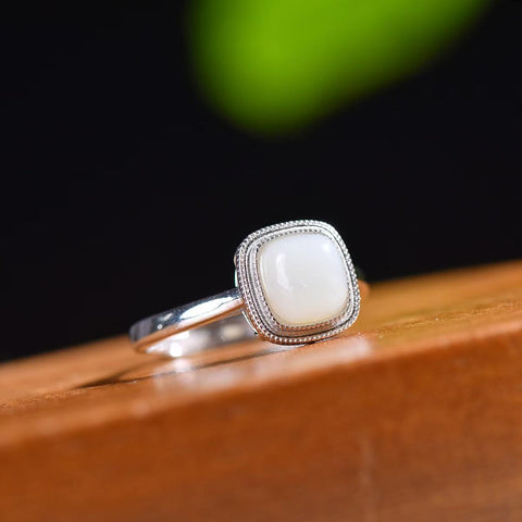 9076# Cincin perak sterling S925 dengan permukaan drum persegi giok Hetian (7 x 7 buah), termasuk ongkos kirim dan pajak.