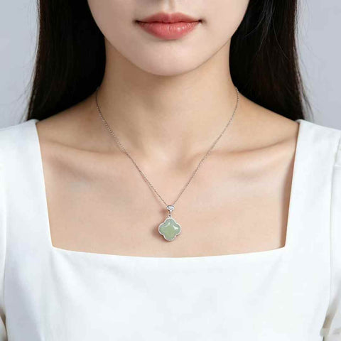 0153Q# Liontin perak s925 dengan batu permata giok Hetian berbentuk daun semanggi empat helai 🍀: 14*14 cm (termasuk ongkos kirim dan pajak)
