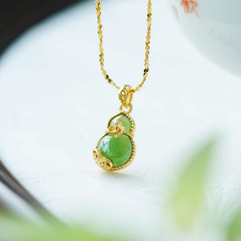 Kalung kupu-kupu enamel giok Hetian alami, ukuran batu: 4*6mm, termasuk ongkos kirim dan pajak.