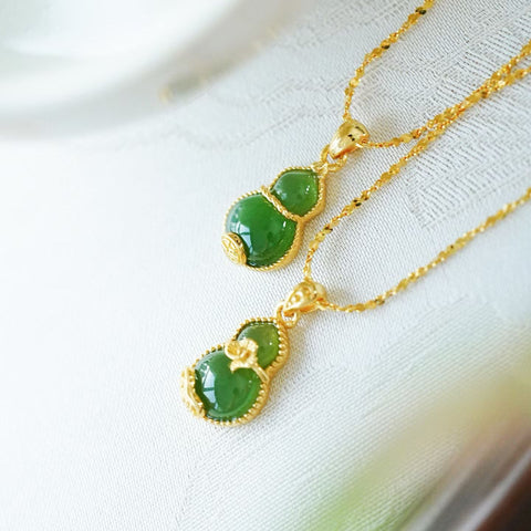 Kalung kupu-kupu enamel giok Hetian alami, ukuran batu: 4*6mm, termasuk ongkos kirim dan pajak.