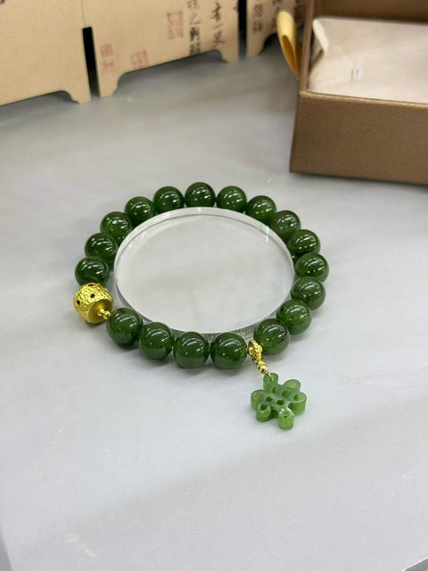 Gelang giok Hetian untai tunggal 💚 Warna hijau pekat dipadukan dengan aksesori simpul giok Cina 💯 Elegan namun ceria, tidak mencolok~ Ukuran: Sekitar 10mm Termasuk ongkos kirim dan pajak