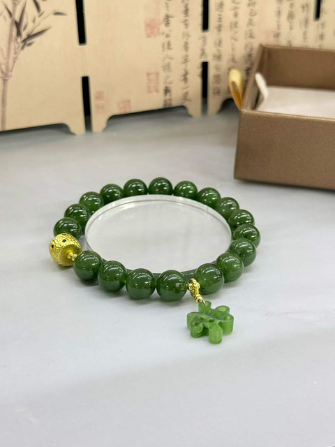 Gelang giok Hetian untai tunggal 💚 Warna hijau pekat dipadukan dengan aksesori simpul giok Cina 💯 Elegan namun ceria, tidak mencolok~ Ukuran: Sekitar 10mm Termasuk ongkos kirim dan pajak