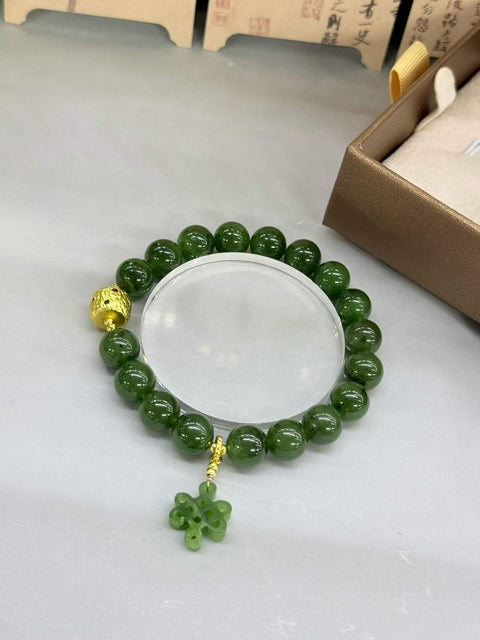 Gelang giok Hetian untai tunggal 💚 Warna hijau pekat dipadukan dengan aksesori simpul giok Cina 💯 Elegan namun ceria, tidak mencolok~ Ukuran: Sekitar 10mm Termasuk ongkos kirim dan pajak