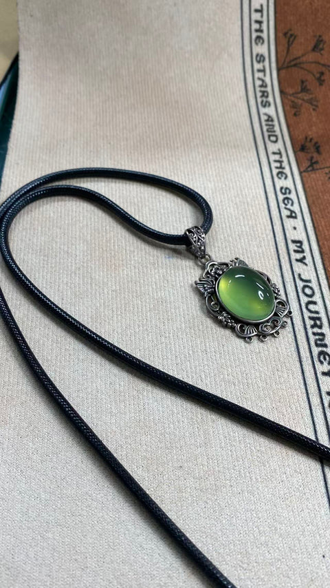 Keberuntungan Selalu: Giok Xiuyan yang Indah – Bertatahkan Perak 925, Liontin Tulang Selangka, Spesifikasi: Cabochon: 15 x 20 mm, Keseluruhan: 40 x 25 mm, Termasuk ongkos kirim dan pajak.