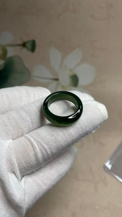 Cincin giok Xiuyan yang indah, warna hijau pekat, diameter dalam 19mm, termasuk ongkos kirim dan pajak.