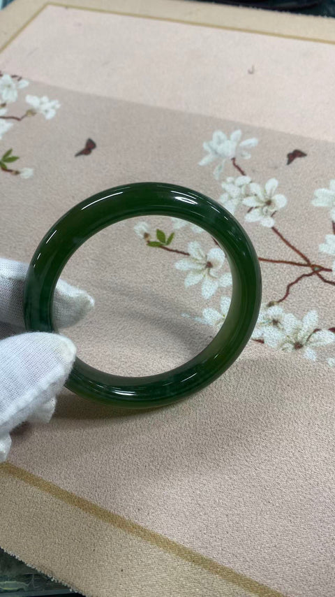 Gelang giok Xiuyan yang indah, berwarna hijau pekat dengan zamrud mengambang, diameter dalam: 60mm, lebar tepi: 12,5mm, termasuk ongkos kirim dan pajak.