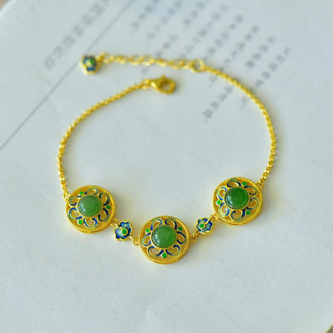 18089-2# Gelang ruyi bulat bertatahkan giok Hetian dari perak sterling 925. Desain baru dan unik, pengerjaan yang indah, menonjol di antara yang lain. Dimensi giok: 6*6 cm. Harga sudah termasuk ongkos kirim dan pajak.