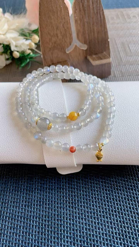 Batu bulan alami, bersih dan jernih, dipadukan dengan amber, akik merah, dan rangka perak 925, ukuran 0,5, termasuk ongkos kirim dan pajak.