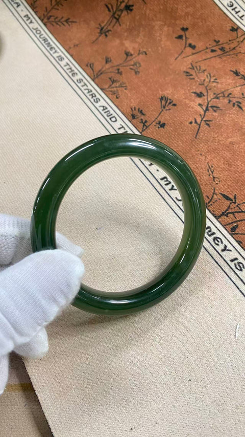 Gelang giok Xiuyan yang indah, berwarna hijau pekat dengan zamrud mengambang, diameter dalam: 60mm, lebar tepi: 11,3mm, termasuk ongkos kirim dan pajak.