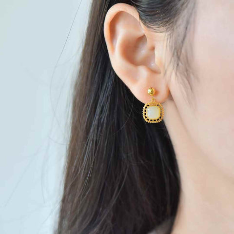 8547# Anting-anting persegi perak S925 bertatahkan giok Hetian (batu permata 6*6mm, termasuk ongkos kirim dan pajak).