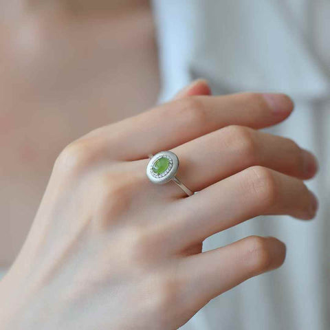 11263-8# Cincin perak S925 dengan cabochon giok Hetian (4*6 cm), termasuk ongkos kirim dan pajak.