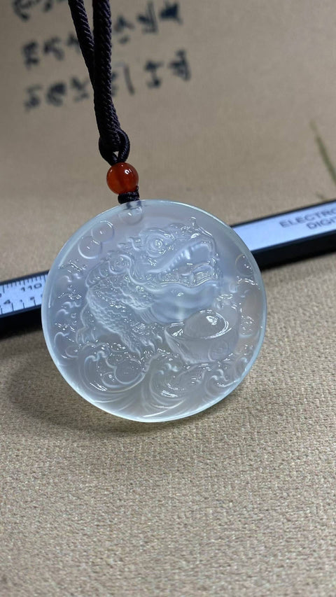 Membawa kekayaan dan harta benda: Liontin giok Xiuyan yang indah, melambangkan kekayaan dan keselamatan. Dimensi: 43 x 8,6 mm. Harga sudah termasuk ongkos kirim dan pajak.